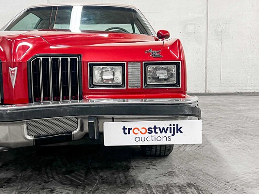 Pontiac Grand Prix 4.9 V8 Coupe 136pk 1977, 10-YE-74