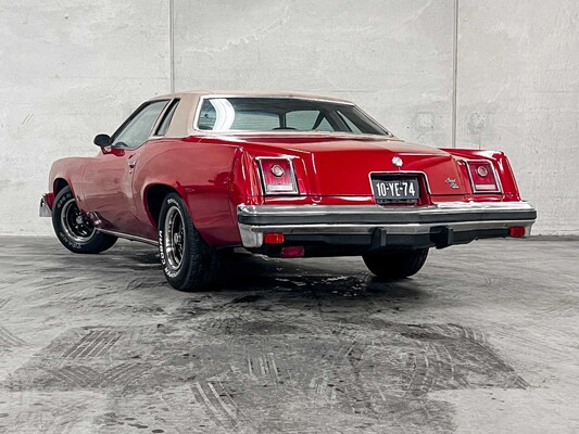 Pontiac Grand Prix 4.9 V8 Coupe 136pk 1977, 10-YE-74