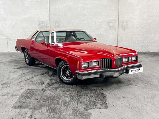 Pontiac Grand Prix 4.9 V8 Coupe 136pk 1977, 10-YE-74