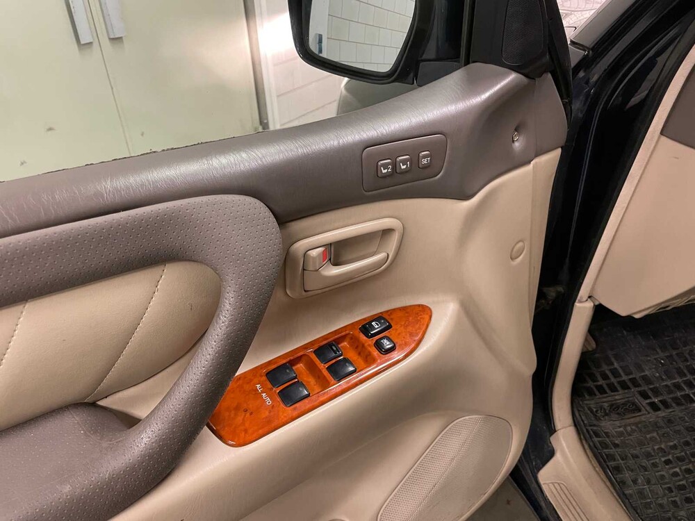 Toyota Land Cruiser 100 4.7i V8 Executive 238hp 2002, T-308-PV
