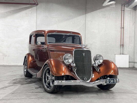 Ford Tudor V8 Limousine -Resto-Mod- 300PS 1933 (327 Corvette Motor), DZ-34-70