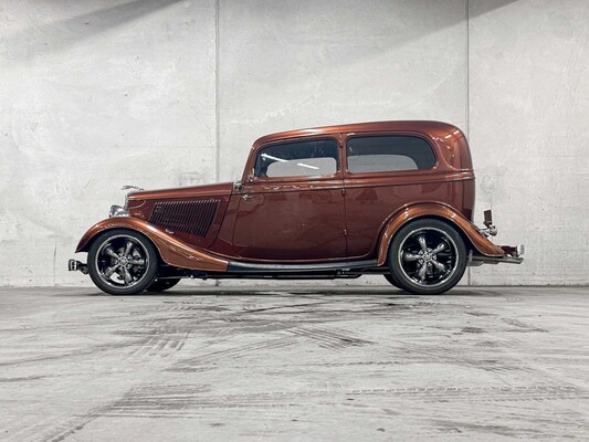 Ford Tudor V8 Limousine -Resto-Mod- 300PS 1933 (327 Corvette Motor), DZ-34-70