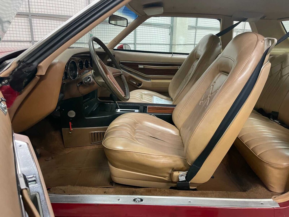 Pontiac Grand Prix 4.9 V8 Coupe 136hp 1977, 10-YE-74