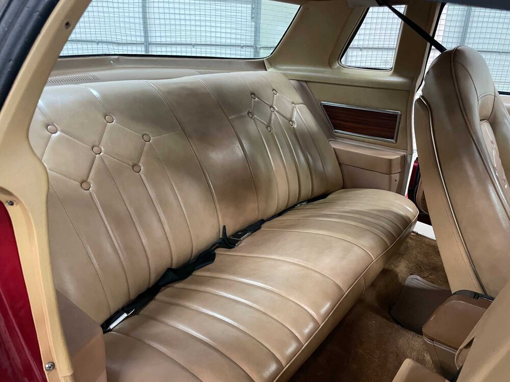 Pontiac Grand Prix 4.9 V8 Coupe 136hp 1977, 10-YE-74