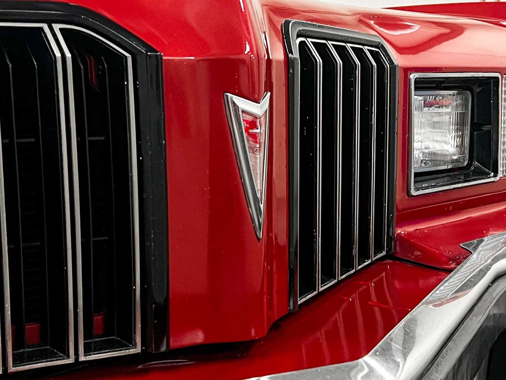 Pontiac Grand Prix 4.9 V8 Coupe 136hp 1977, 10-YE-74