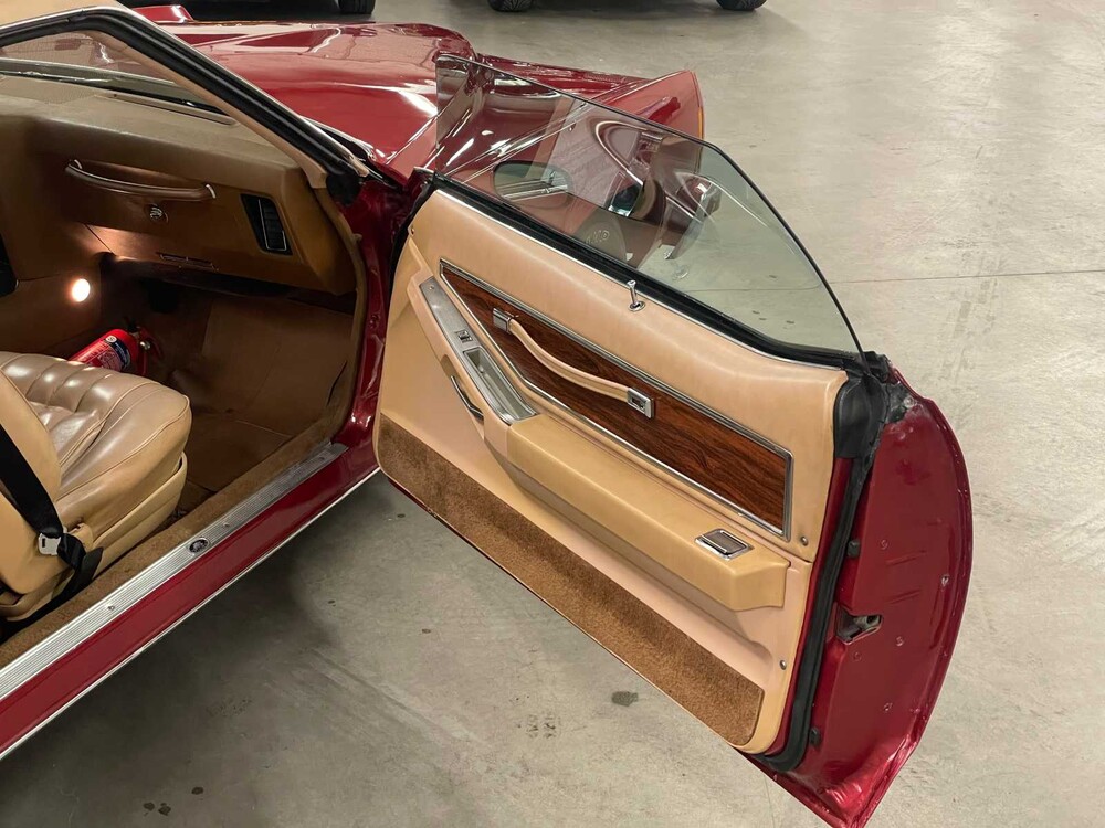 Pontiac Grand Prix 4.9 V8 Coupe 136hp 1977, 10-YE-74