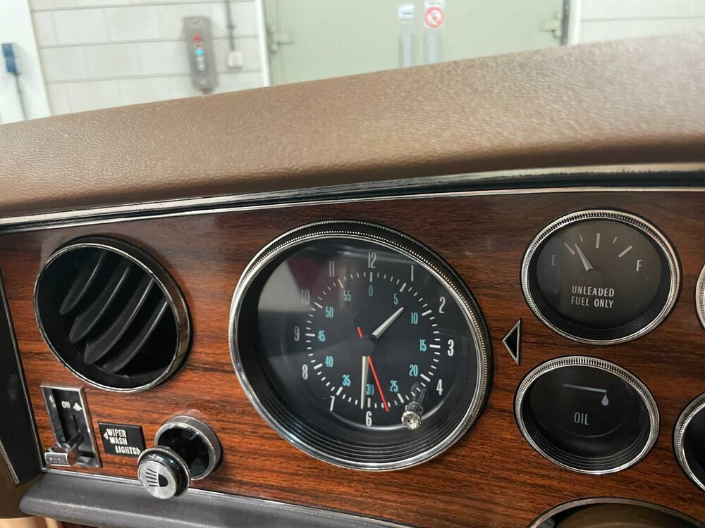 Pontiac Grand Prix 4.9 V8 Coupe 136hp 1977, 10-YE-74