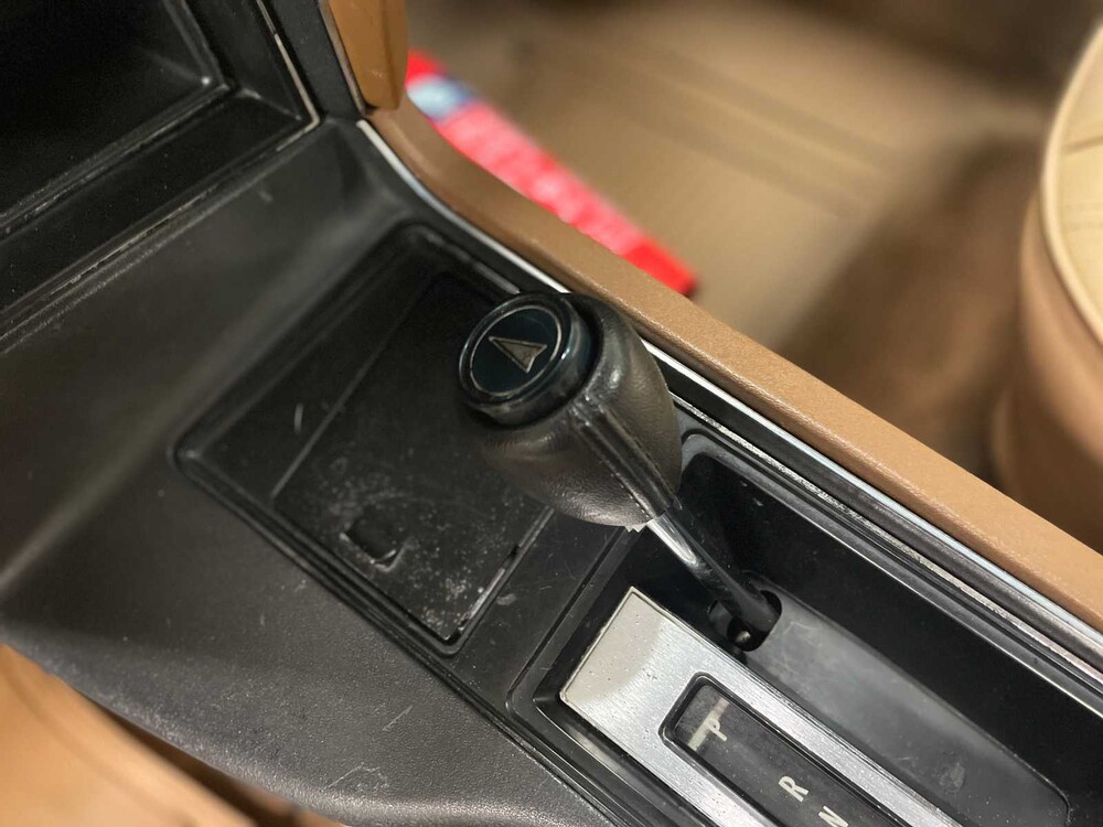 Pontiac Grand Prix 4.9 V8 Coupe 136hp 1977, 10-YE-74