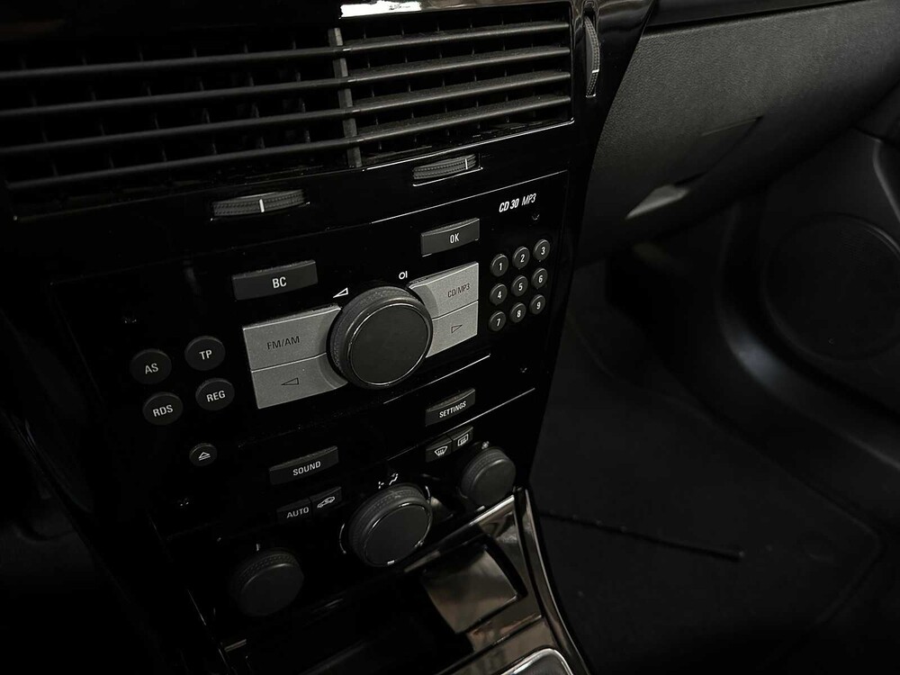 Opel Astra GTC 2.0 T OPC 2009, RB-172-H