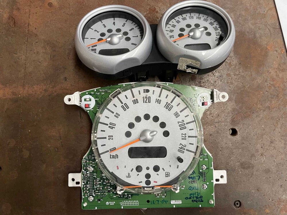 Mini Cooper S 1.6 170pk 2004, 77-KHT-5