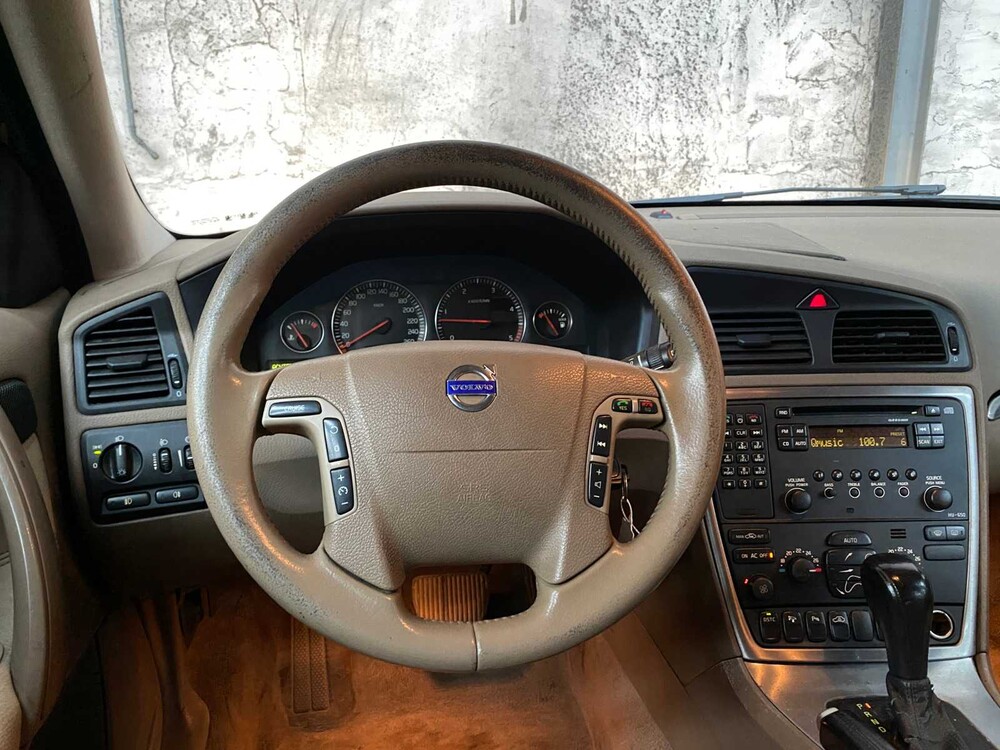 Volvo V70 2.4D 131pk 2004, H-082-NK