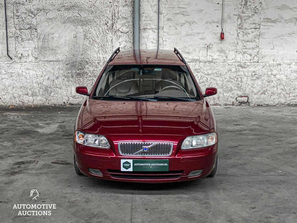 Volvo V70 2.4D 131pk 2004, H-082-NK