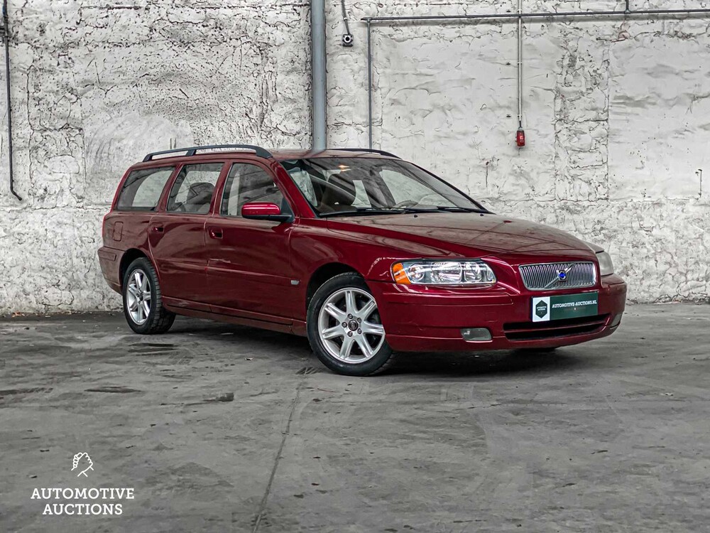 Volvo V70 2.4D 131pk 2004, H-082-NK