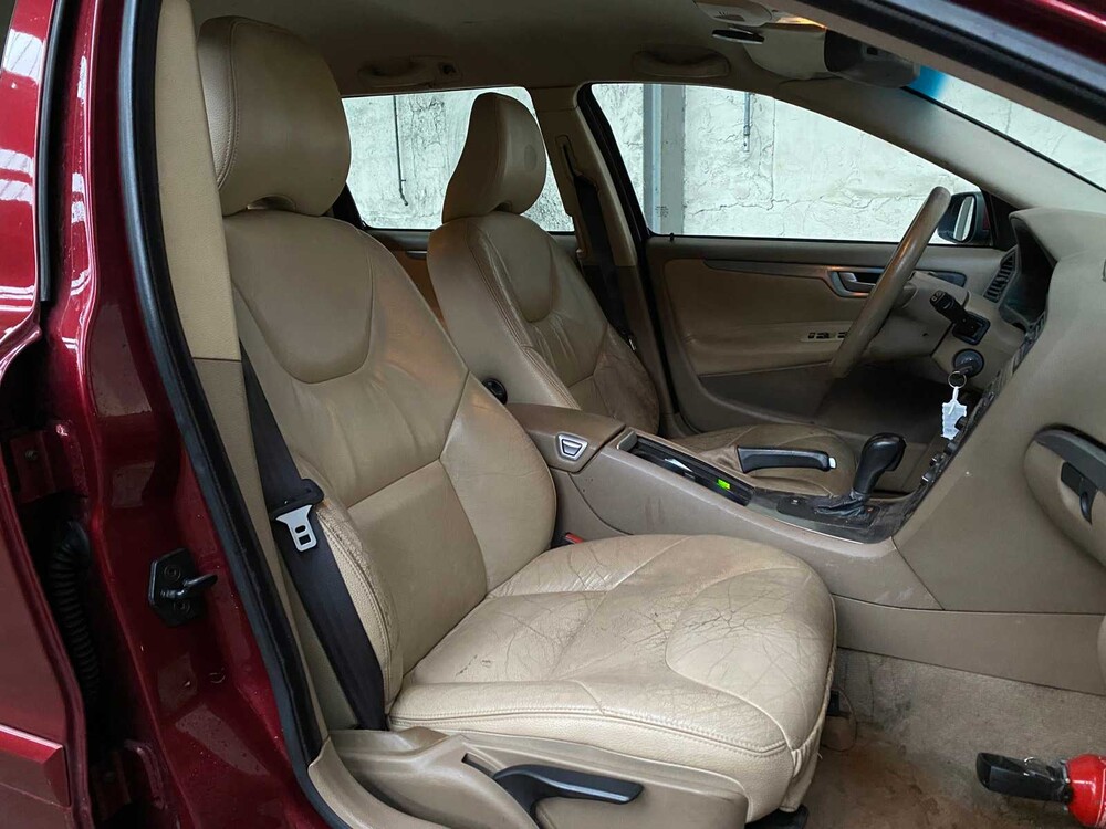 Volvo V70 2.4D 131pk 2004, H-082-NK