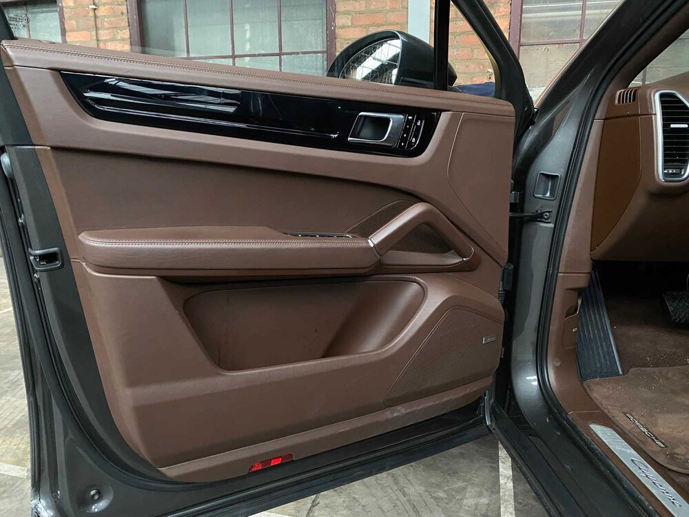 Porsche Cayenne Coupe E-Hybrid 3.0 V6 Sport-Chrono 470pk 2021 ORIG-NL, K-103-NB