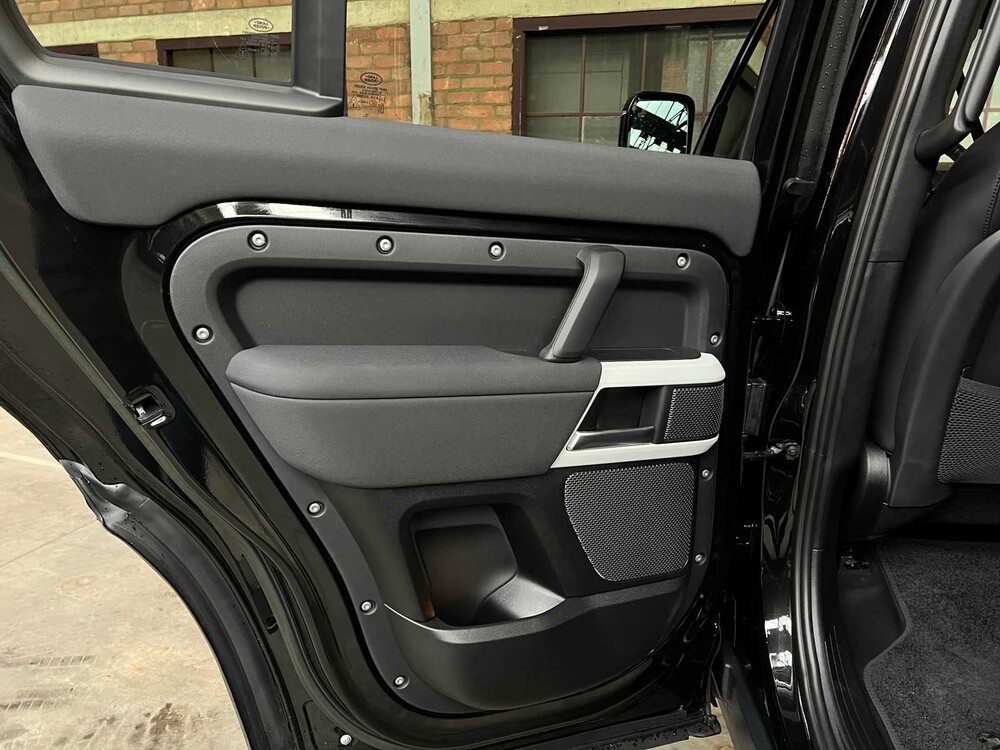 Land Rover Defender P400e SE Hybrid 404pk 2023 -Fabrieksgarantie-