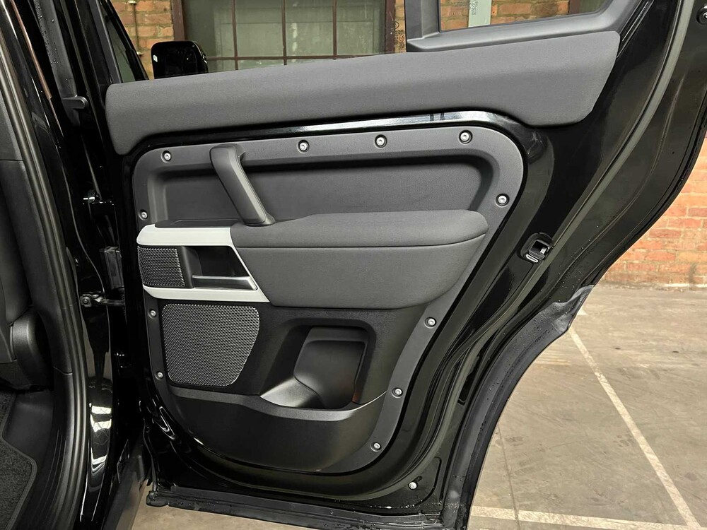 Land Rover Defender P400e SE Hybrid 404pk 2023 -Fabrieksgarantie-