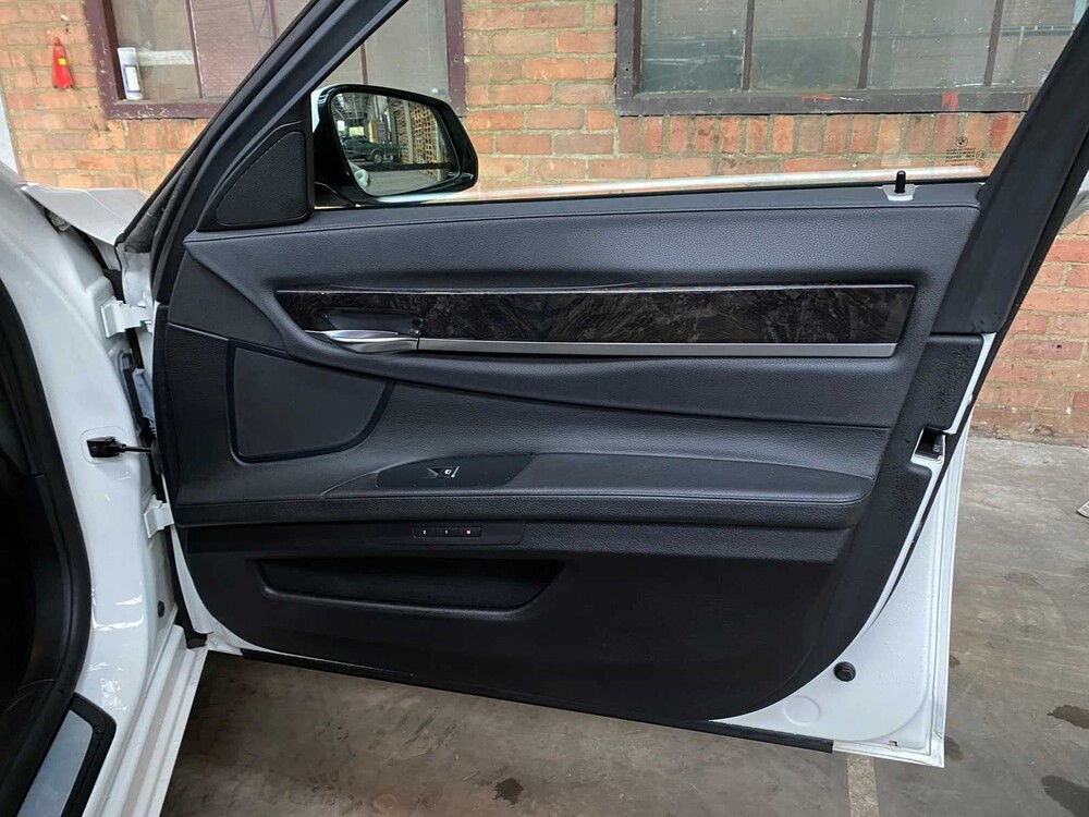 BMW ActiveHybrid7 M-Sport 3.0 L6 354pk 2014