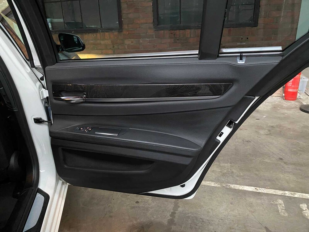 BMW ActiveHybrid7 M-Sport 3.0 L6 354pk 2014