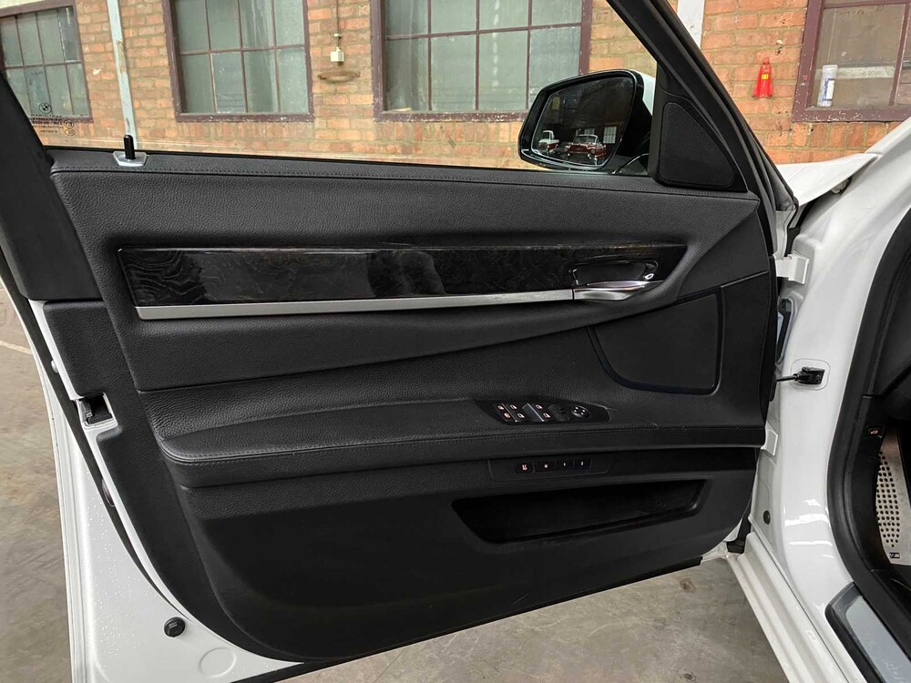 BMW ActiveHybrid7 M-Sport 3.0 L6 354pk 2014