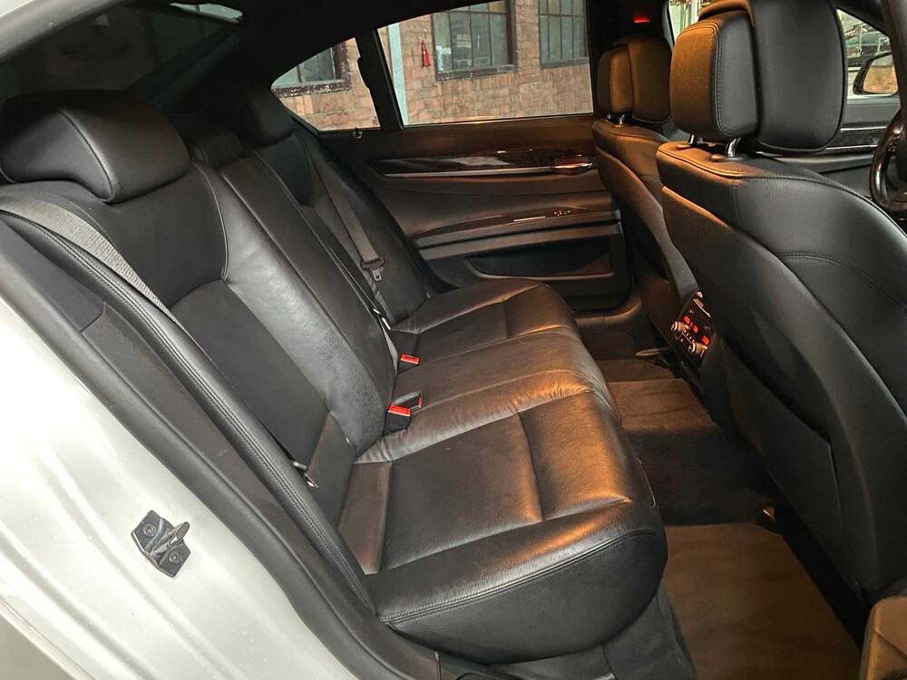 BMW ActiveHybrid7 M-Sport 3.0 L6 354pk 2014