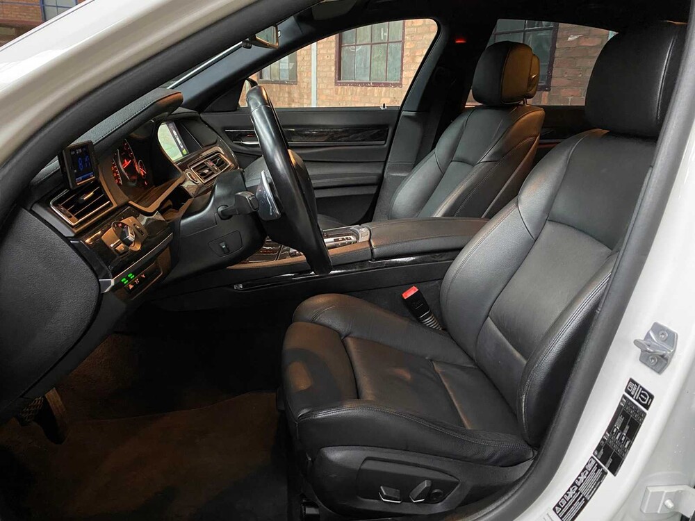 BMW ActiveHybrid7 M-Sport 3.0 L6 354pk 2014