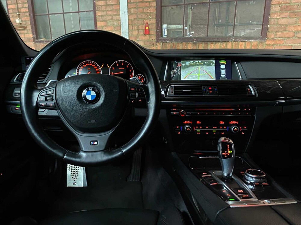 BMW ActiveHybrid7 M-Sport 3.0 L6 354pk 2014