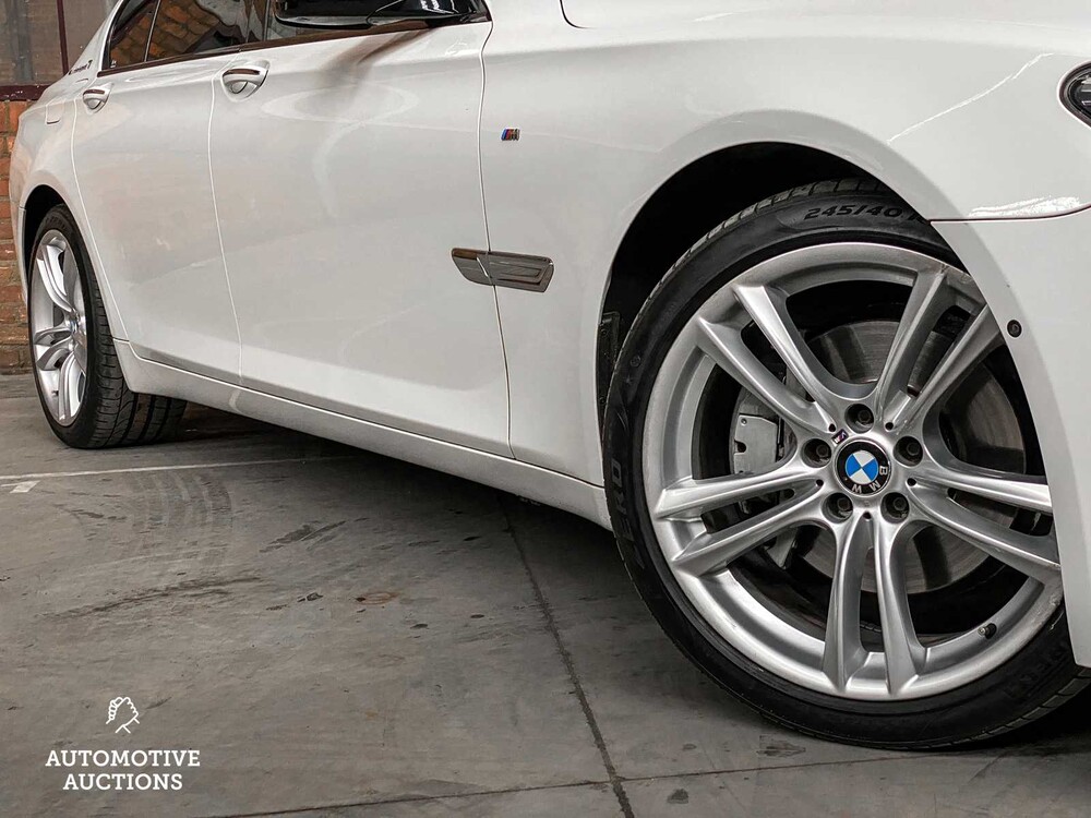 BMW ActiveHybrid7 M-Sport 3.0 L6 354pk 2014