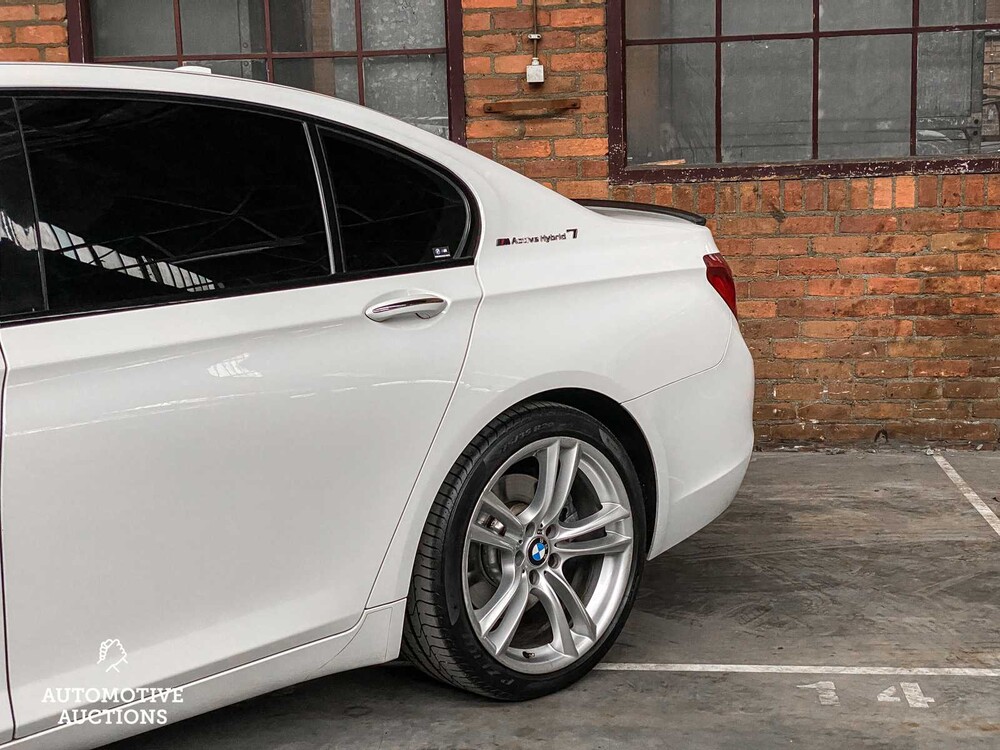 BMW ActiveHybrid7 M-Sport 3.0 L6 354pk 2014