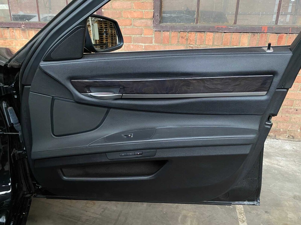 BMW 740i High Executive 3.0 L6 7-serie 326pk 2009