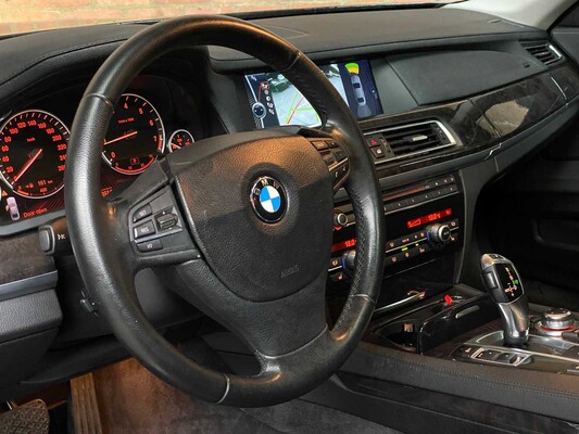 BMW 740i High Executive 3.0 L6 7er 326PS 2009