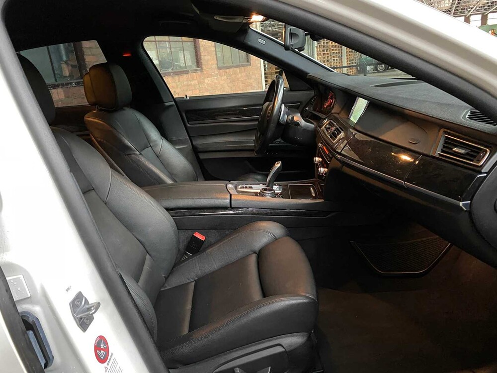 BMW ActiveHybrid7 M-Sport 3.0 L6 354hp 2014