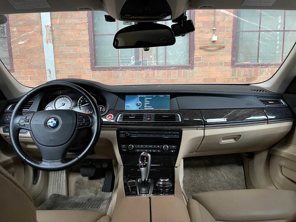 BMW ActiveHybrid 7 F04 4.4 V8 465PS 2011