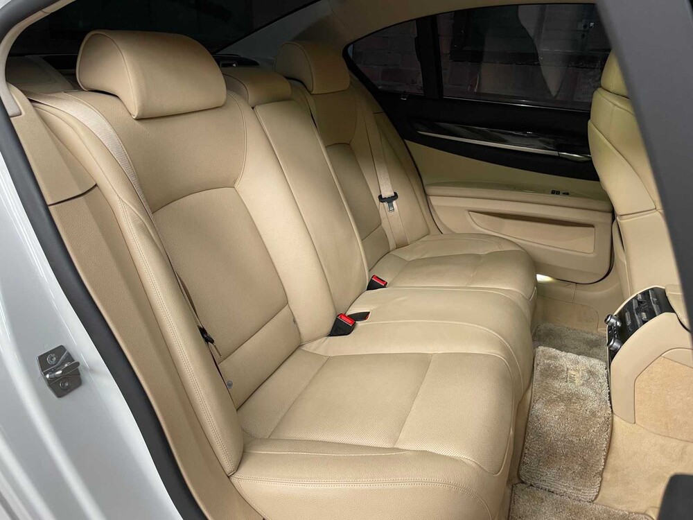 BMW ActiveHybrid 7 F04 4.4 V8 465PS 2011