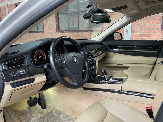 BMW ActiveHybrid 7 F04 4.4 V8 465pk 2011