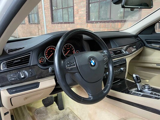 BMW ActiveHybrid 7 F04 4.4 V8 465pk 2011