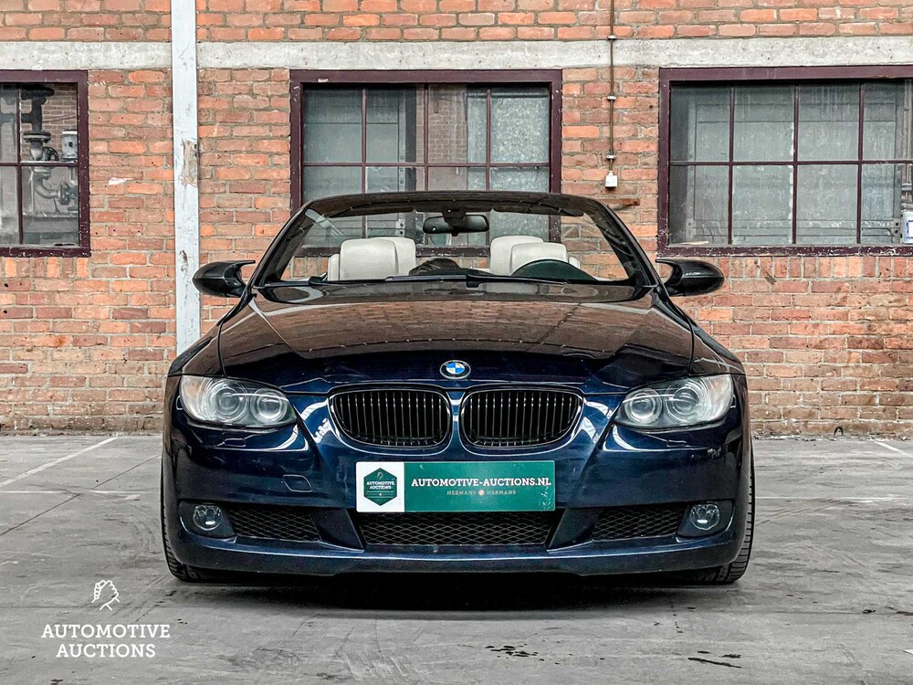 BMW 335i Cabriolet Executive E93 306hp 2008 3-Series, 86-ZD-LV -Youngtimer-