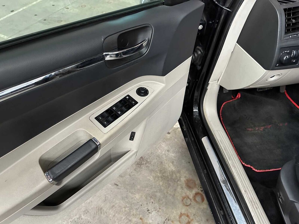 Chrysler 300C SRT8 6.1 V8 425hp 2010