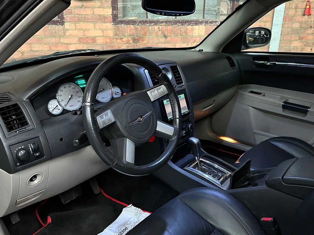 Chrysler 300C SRT8 6.1 V8 425hp 2010