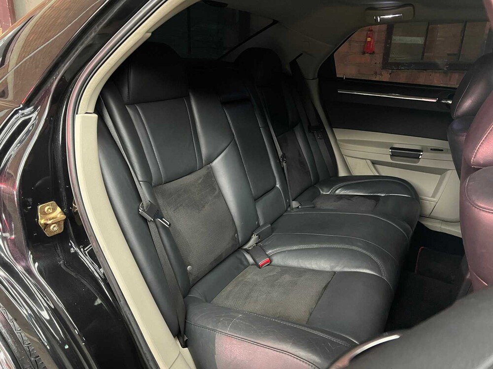 Chrysler 300C SRT8 6.1 V8 425hp 2010