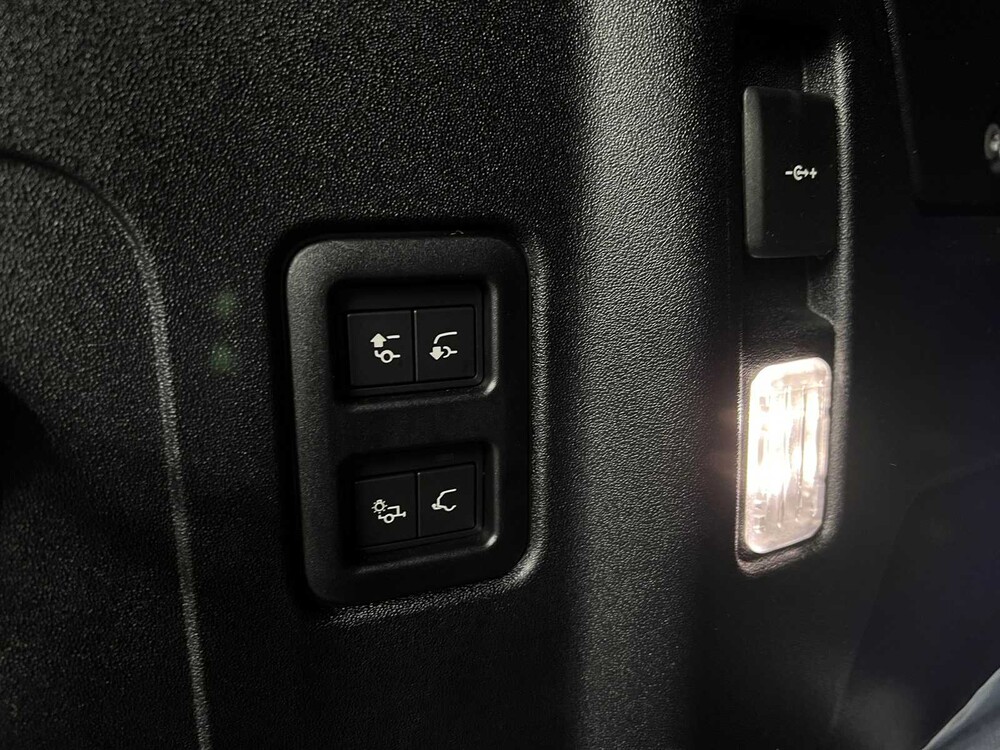 Land Rover Defender P400e SE Hybrid 404hp 2023 -Manufacturer's Warranty-