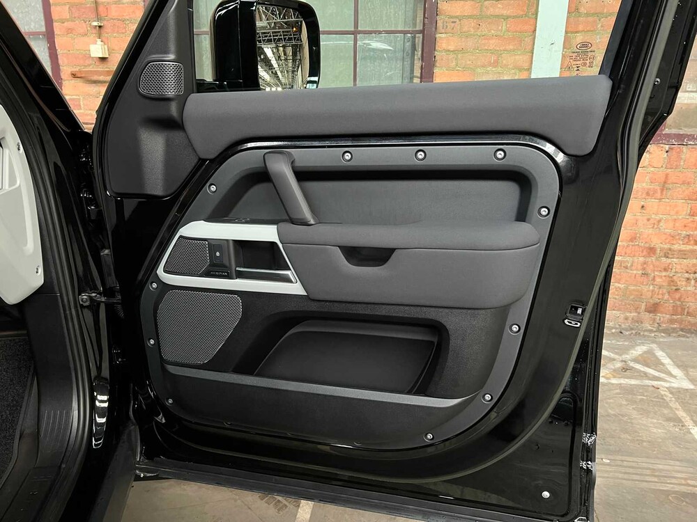 Land Rover Defender P400e SE Hybrid 404hp 2023 -Manufacturer's Warranty-