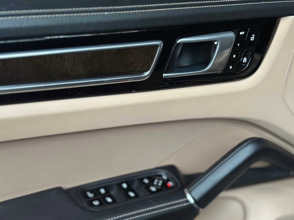 Porsche Cayenne E-Hybrid 3.0 V6 462hp Plug-In Sport-Chrono 2019 ORIG-NL, G-127-HL