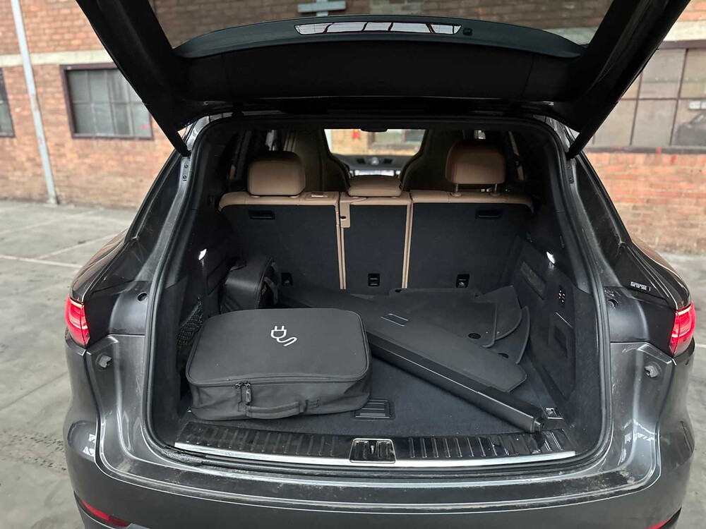 Porsche Cayenne E-Hybrid 3.0 V6 462hp Plug-In Sport-Chrono 2019 ORIG-NL, G-127-HL
