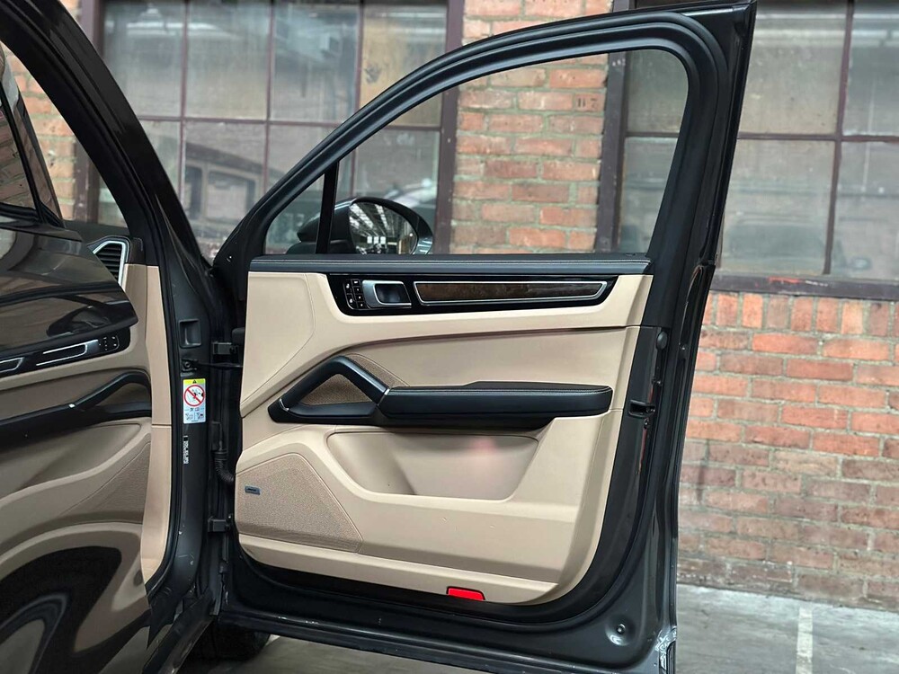 Porsche Cayenne E-Hybrid 3.0 V6 462hp Plug-In Sport-Chrono 2019 ORIG-NL, G-127-HL