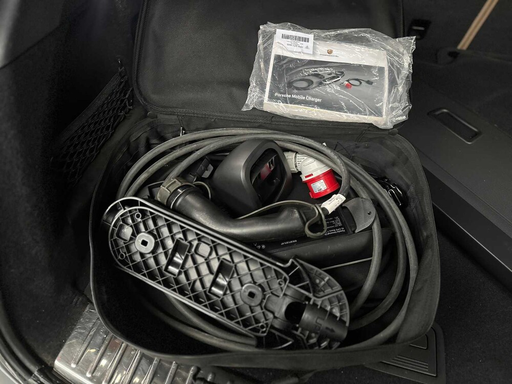 Porsche Cayenne E-Hybrid 3.0 V6 462hp Plug-In Sport-Chrono 2019 ORIG-NL, G-127-HL