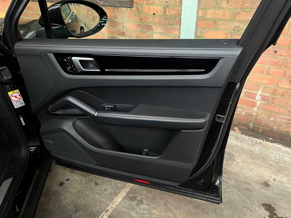 Porsche Cayenne E-Hybrid 3.0 V6 462hp 2018 Plug-In Sport-Chrono