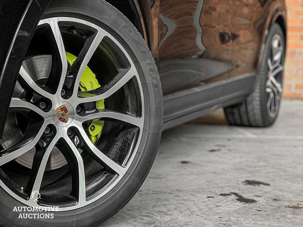 Porsche Cayenne E-Hybrid 3.0 V6 462hp 2018 Plug-In Sport-Chrono