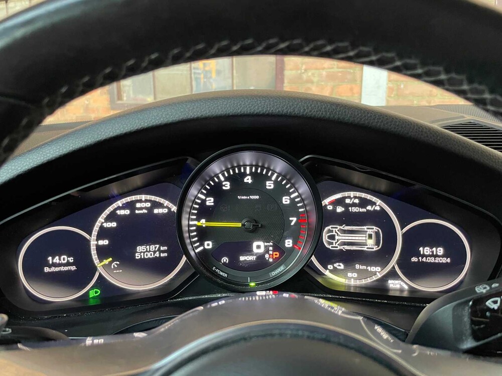 Porsche Cayenne E-Hybrid 3.0 V6 462hp 2019 Plug-In (ORIG-NL + 1st EIG), G-125-KD