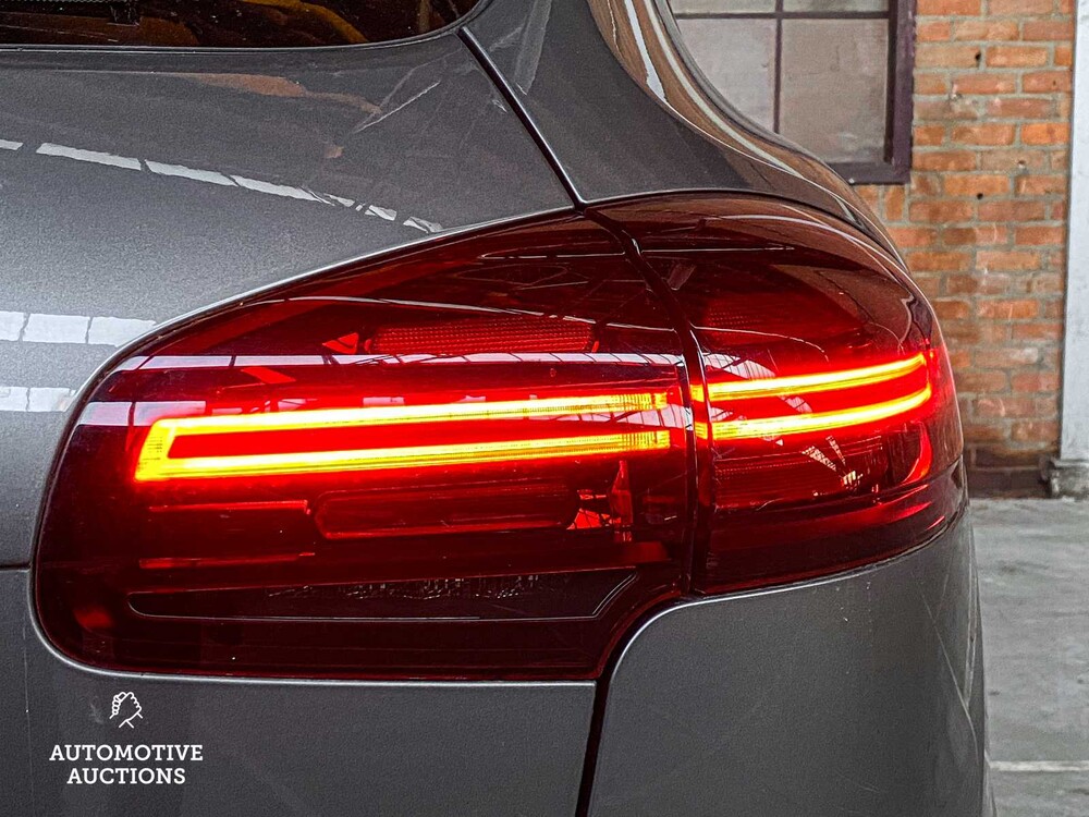 Porsche Cayenne S E-Hybrid 3.0 V6 416hp Plug-In FACELIFT 2015 ORIG-GB, 3-ZHG-85